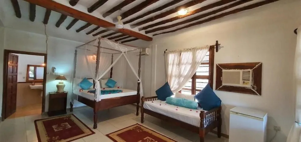 Mambo Beach Villas