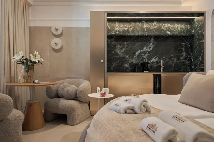 Granaria Jacuzzi Premium Suites by Downtown Apartments