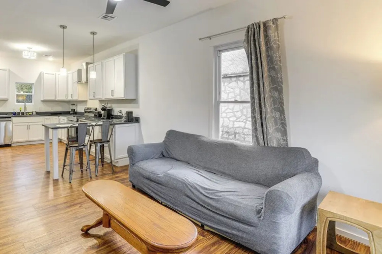 Stroll to Main St Eats! Pet-friendly Joplin Escape