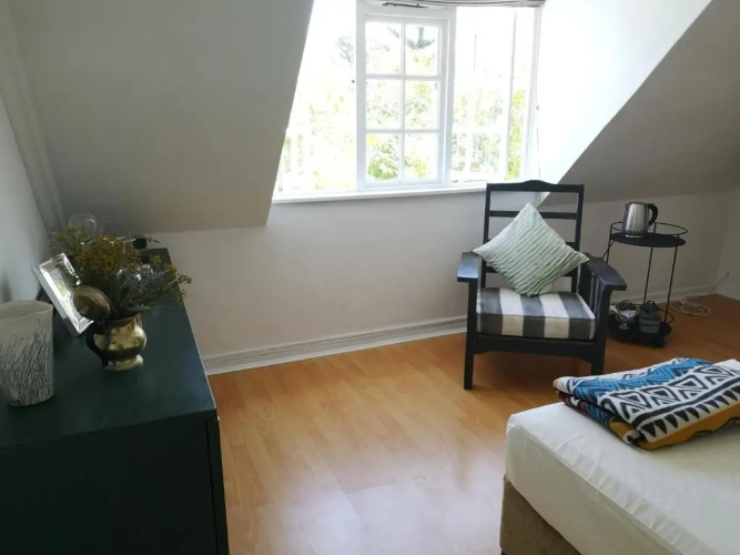 Almond Cottage Bed & Breakfast