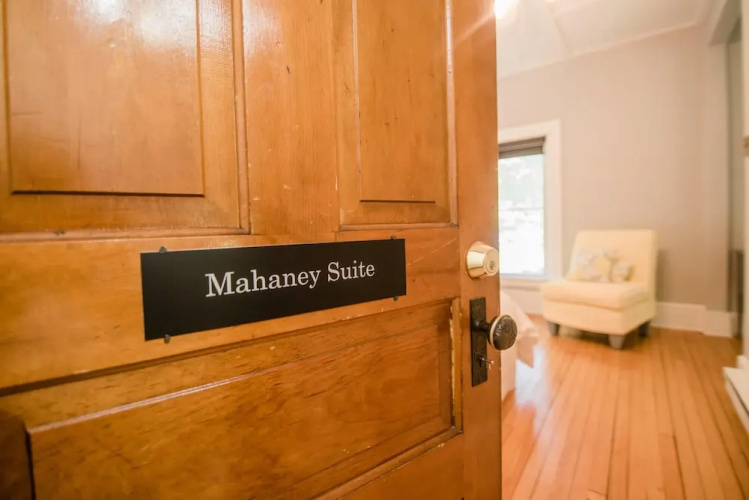 Mahaney Suite Bw Boutique Hotel - Torch Lake, MI