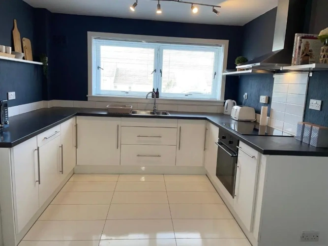 3 Bedrooms Apartment