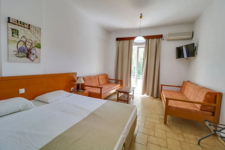 Standard Triple room with balcony