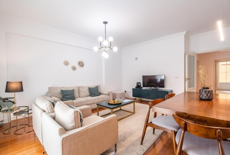 2 Bedrooms Apartment