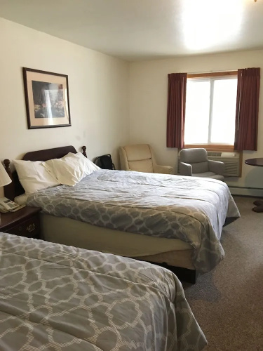 Scully's Manistee Outpost Motel