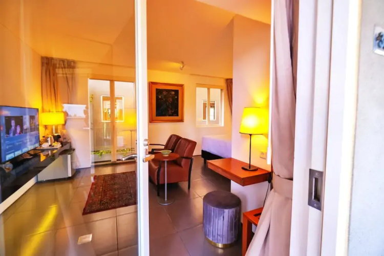 KoenoKoeni Boutique Hotel
