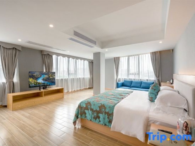 Deluxe Suite