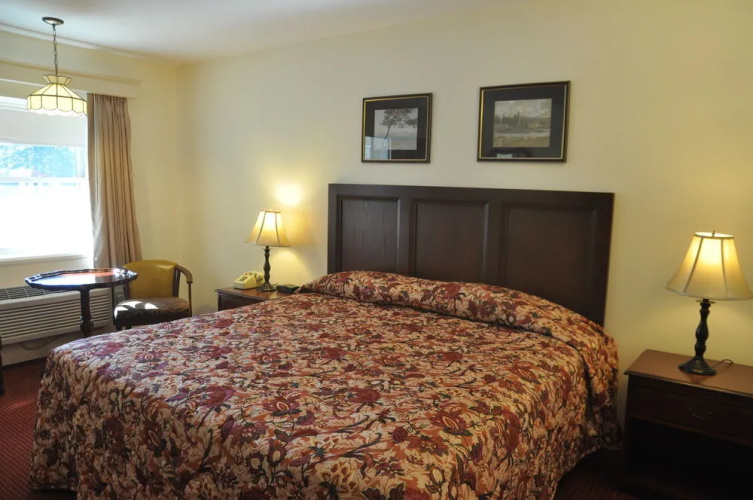 Blue Spruce Inn & Suites