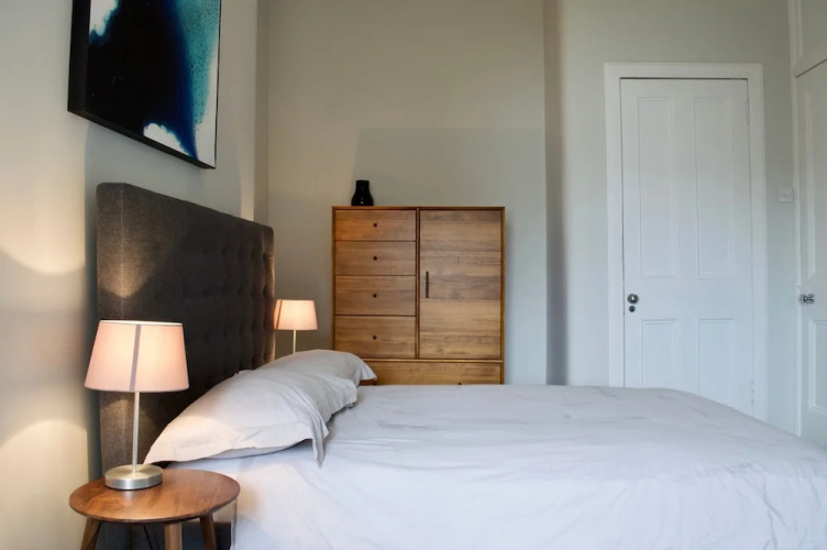 Modern New Town 1 Bedroom Apartment