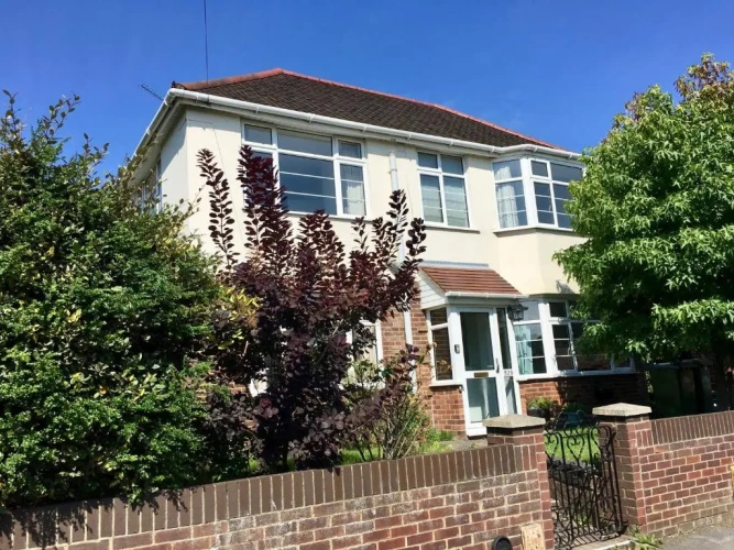 4 Bedrooms Cottage