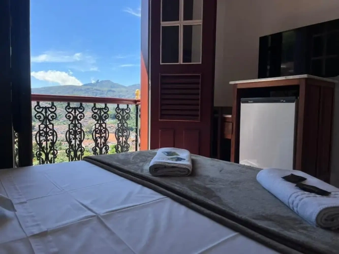 Standard room with mountain view