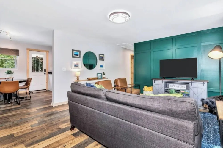 Bear Walk Cottage in Black Mountain