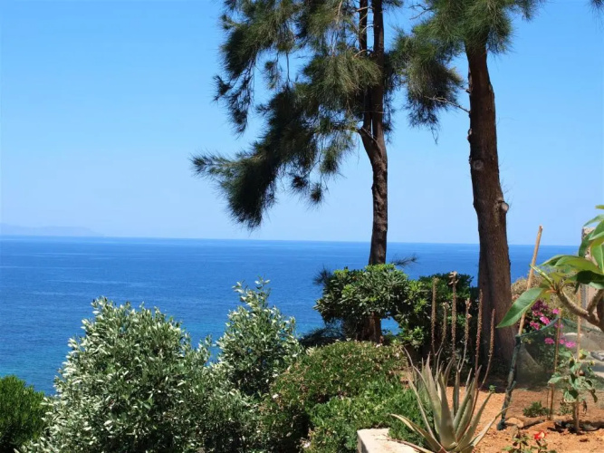 Emerald Apartment Halepa