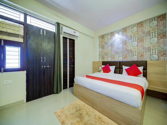 OYO 14565 Hotel Snazzy