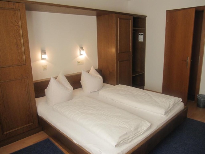 3 Bedrooms Apartment
