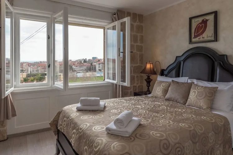 Queen Mary Luxury Rooms Split