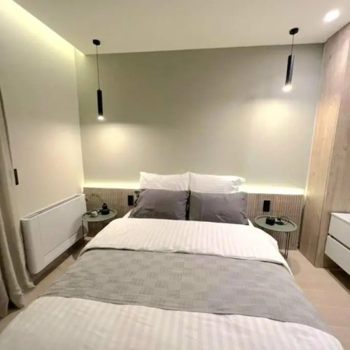 8 Blocks Apartments 4B