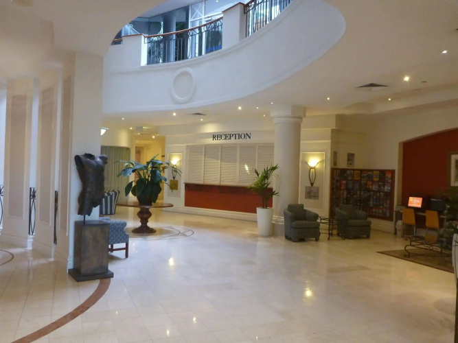 Broadbeach Holiday Apartments, Store 19