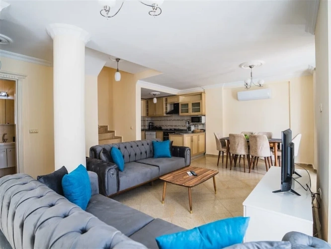 4 Bedrooms Villa