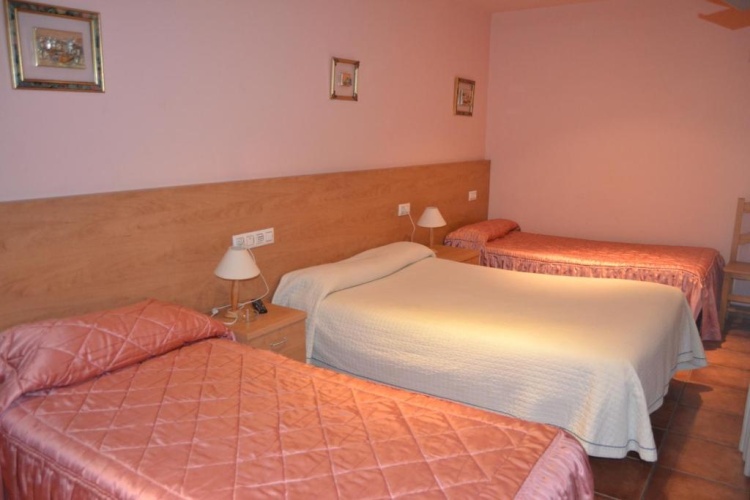 Standard Triple room