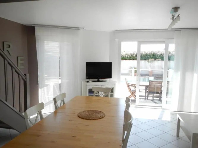 3 Bedrooms Apartment