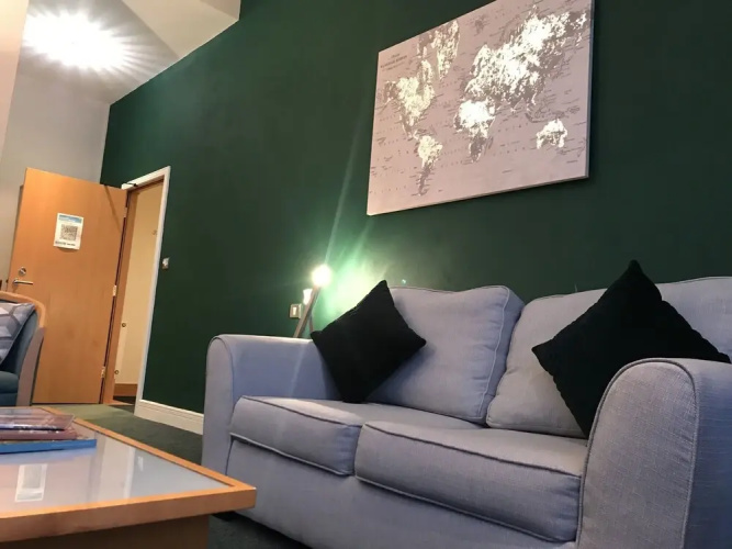 Large Convenient City Centre Apartment
