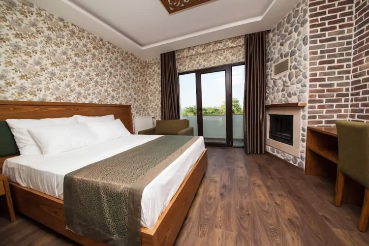 Deluxe room with balcony and with lake view