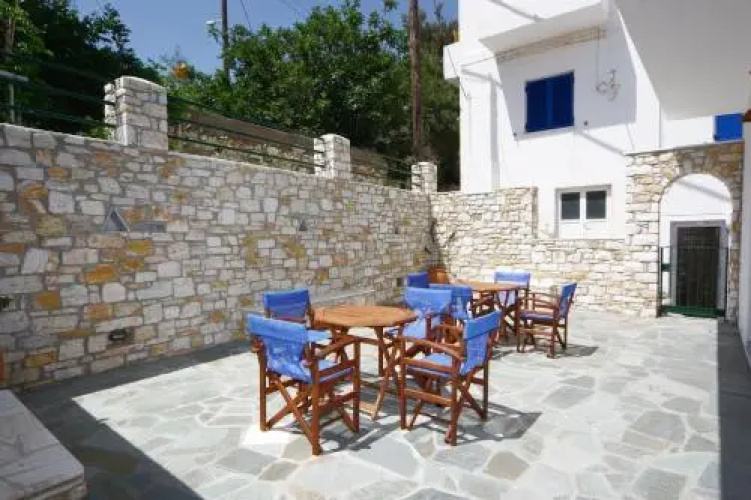 Anna's Parikia Studios