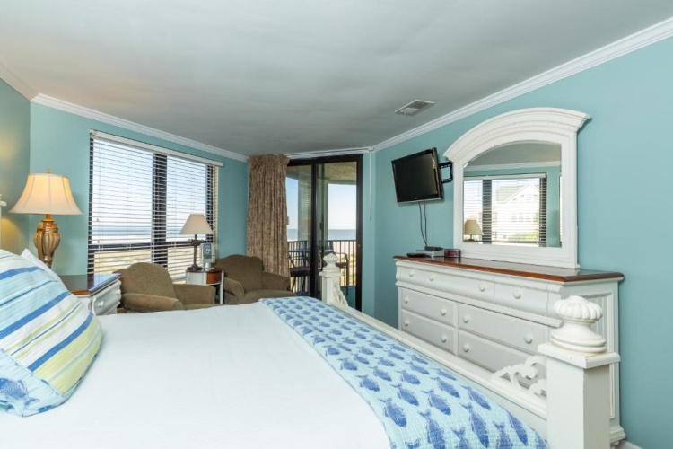 3 Bedrooms Condominium oceanfront
