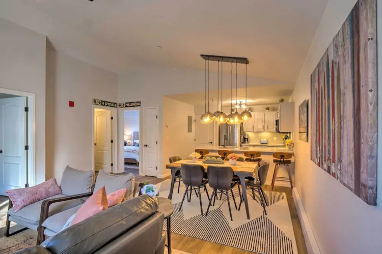 Balcony & Hot Tub Access: Modern Breck Escape!