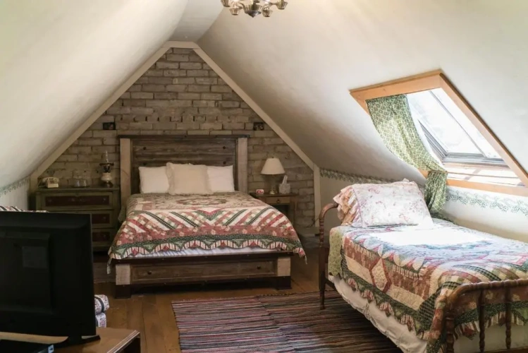Standard Triple room