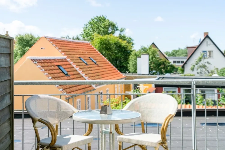 2 Bedrooms Standard Family room with balcony