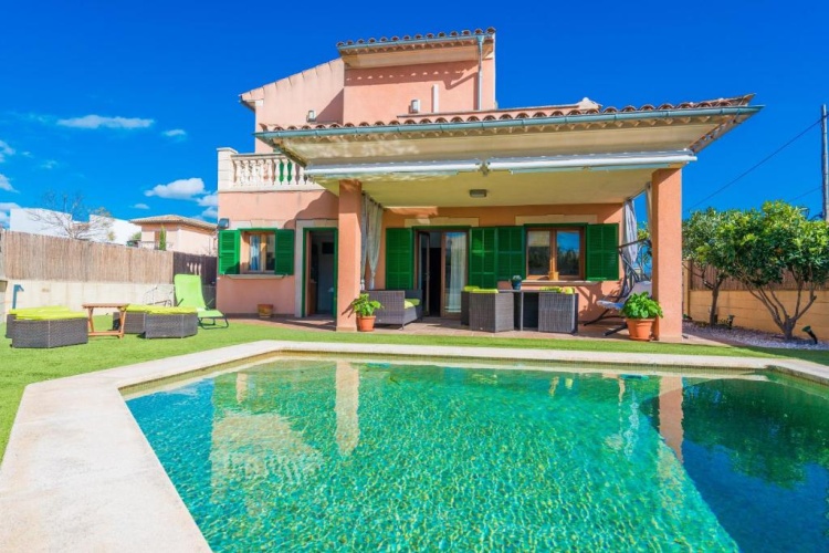 3 Bedrooms Villa