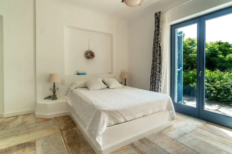Seaside small villa by VillaRentalsgr