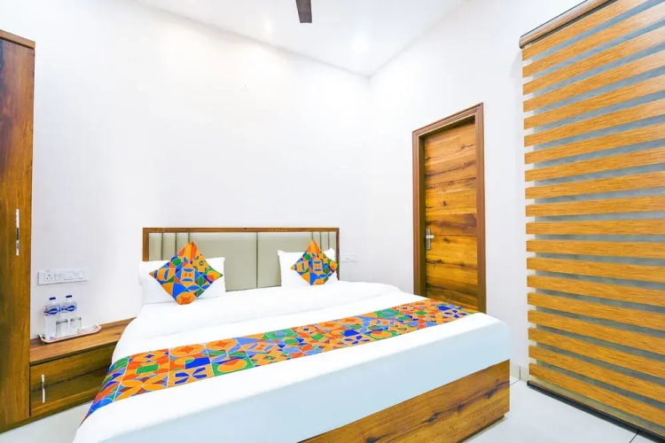 FabHotel K9 Orbit