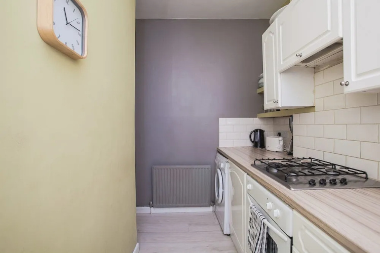 Bright 1 Bedroom Flat in Oval