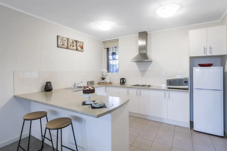 5 Bedrooms Apartment