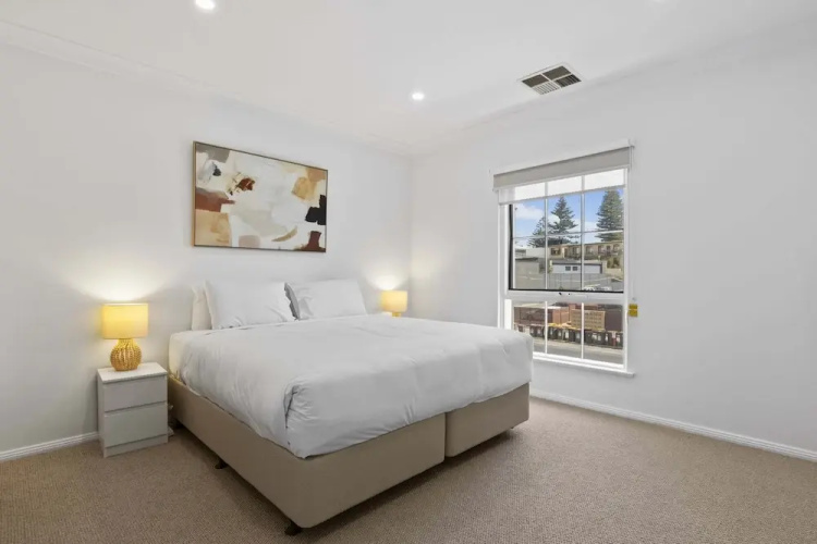 Beachside 3-bed Retreat With BBQ & Garage