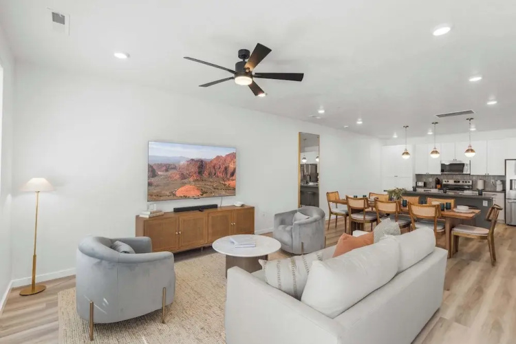 Brand New! Desert Cliff Sleeps 20 Guests!