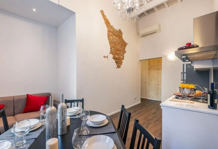 2 Bedrooms Apartment