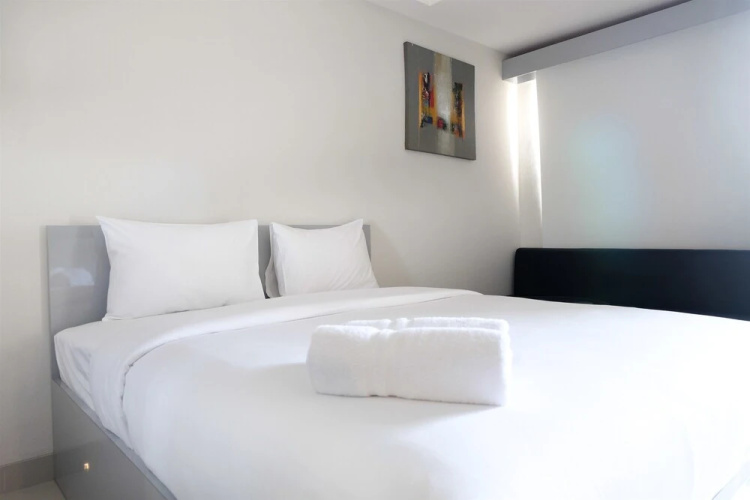 Comfy Studio Room @ Oasis Apartment By Travelio