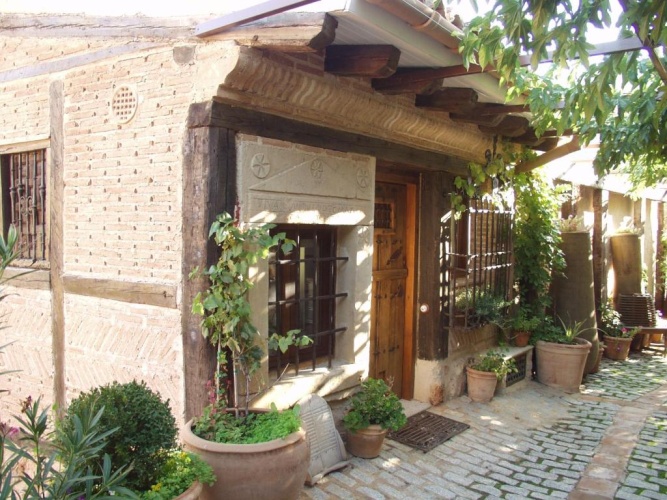2 Bedrooms Cottage