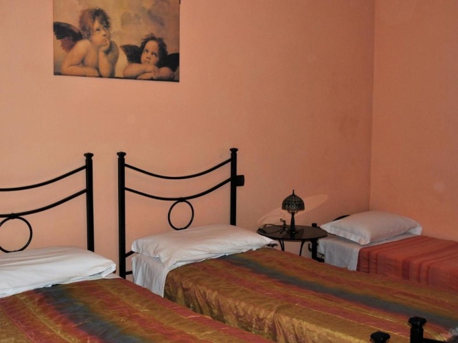 Standard Triple room