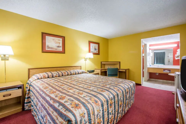 Motel 6-Fresno, CA - Yosemite Hwy
