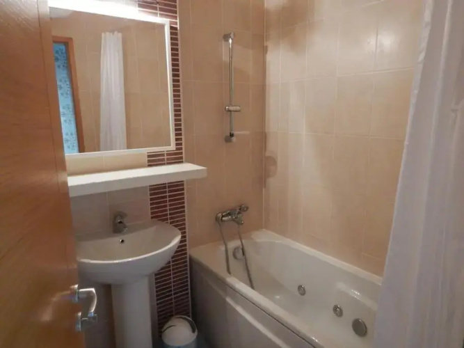 Imádnivaló medencés hotellakás szaunával.
