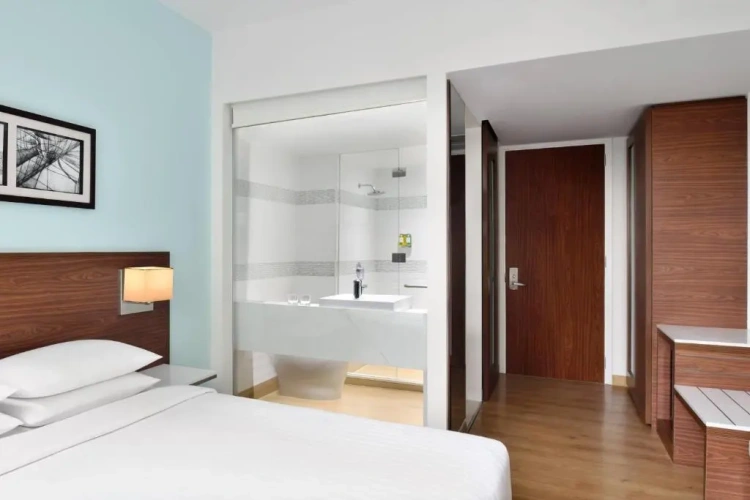 Deluxe Double room with city view