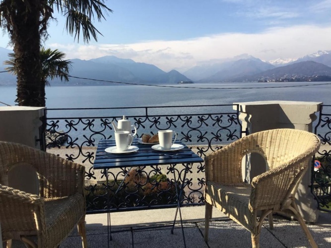Apartment with balcony and with lake view