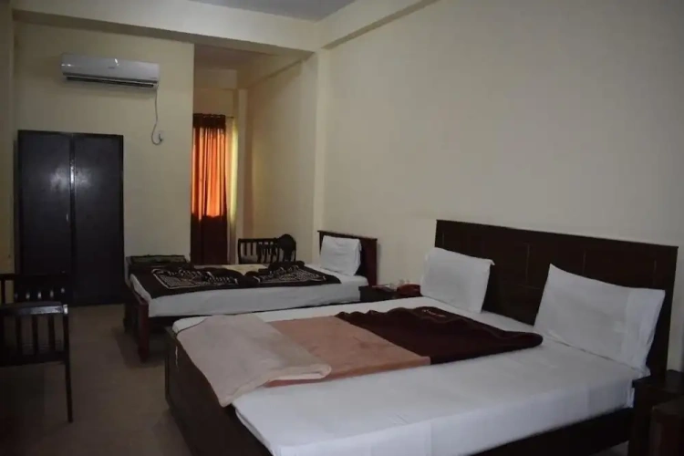 Standard Triple room