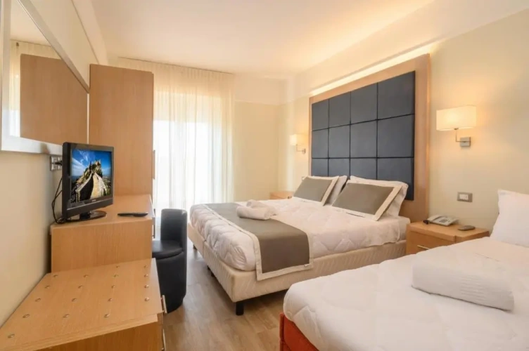 Standard Triple room