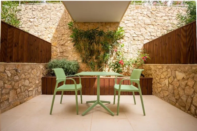 1 Bedroom Apartment with balcony and with pool view